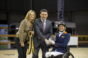 Nicole den Dulk wint Para Dressuur Trophy