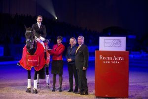 Bronzen WK dressuur team aan de start